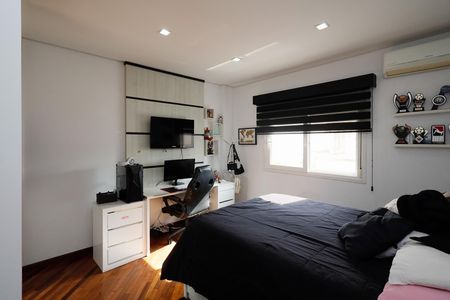 Casa de condomínio à venda com 450m², 4 quartos e 6 vagas Casa de condomínio à venda com 450m², 4 quartos e 6 vagasSuíte 2