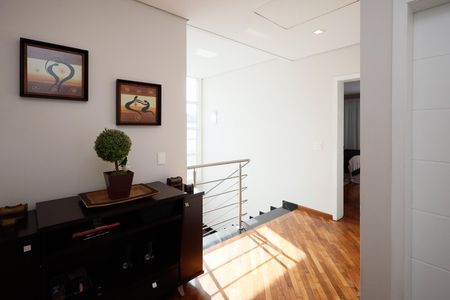 Casa de condomínio à venda com 450m², 4 quartos e 6 vagas Casa de condomínio à venda com 450m², 4 quartos e 6 vagasHall