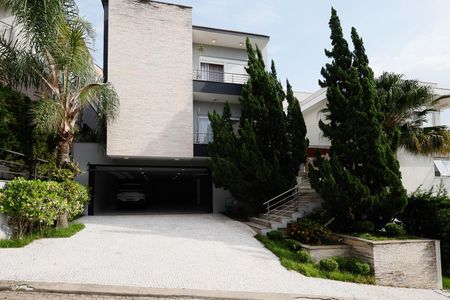 Casa de condomínio à venda com 450m², 4 quartos e 6 vagas Casa de condomínio à venda com 450m², 4 quartos e 6 vagasFachada