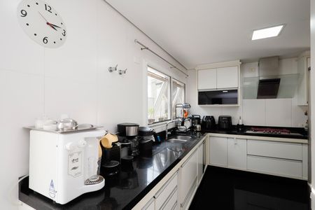 Casa de condomínio à venda com 450m², 4 quartos e 6 vagas Casa de condomínio à venda com 450m², 4 quartos e 6 vagasCozinha - Armários