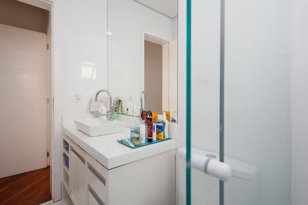 Casa de condomínio à venda com 450m², 4 quartos e 6 vagas Casa de condomínio à venda com 450m², 4 quartos e 6 vagasBanheiro da Suíte 3