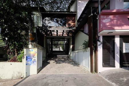 Casa de condomínio à venda com 450m², 4 quartos e 6 vagas Casa de condomínio à venda com 450m², 4 quartos e 6 vagasFachada Condominio