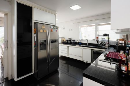 Casa de condomínio à venda com 450m², 4 quartos e 6 vagas Casa de condomínio à venda com 450m², 4 quartos e 6 vagasCozinha - Armários