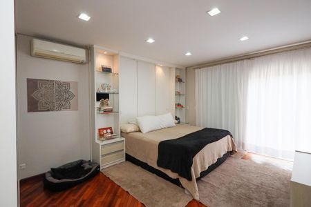 Casa de condomínio à venda com 450m², 4 quartos e 6 vagas Casa de condomínio à venda com 450m², 4 quartos e 6 vagasSuíte 1