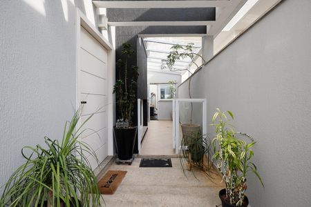 Casa de condomínio à venda com 450m², 4 quartos e 6 vagas Casa de condomínio à venda com 450m², 4 quartos e 6 vagasEntrada