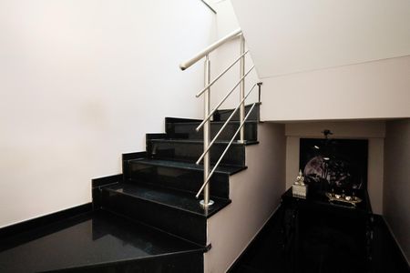 Casa de condomínio à venda com 450m², 4 quartos e 6 vagas Casa de condomínio à venda com 450m², 4 quartos e 6 vagasHall de entrada