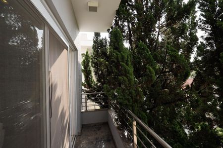 Casa de condomínio à venda com 450m², 4 quartos e 6 vagas Casa de condomínio à venda com 450m², 4 quartos e 6 vagasVaranda Sala