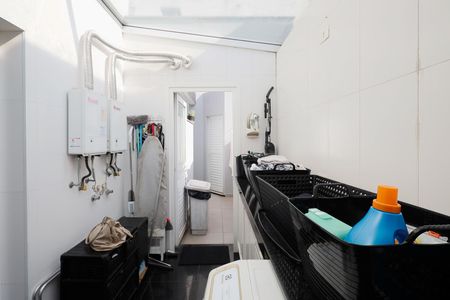 Casa de condomínio à venda com 450m², 4 quartos e 6 vagas Casa de condomínio à venda com 450m², 4 quartos e 6 vagasÁrea de Serviço