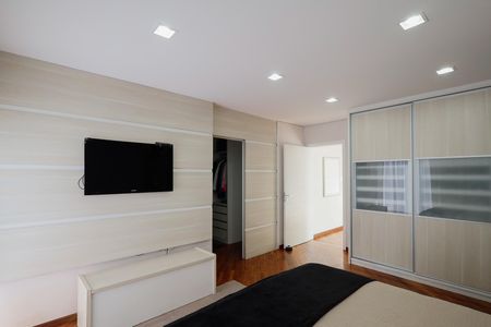 Casa de condomínio à venda com 450m², 4 quartos e 6 vagas Casa de condomínio à venda com 450m², 4 quartos e 6 vagasSuíte 1