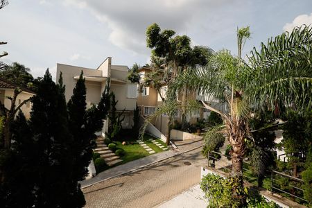 Casa de condomínio à venda com 450m², 4 quartos e 6 vagas Casa de condomínio à venda com 450m², 4 quartos e 6 vagasVista