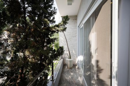 Casa de condomínio à venda com 450m², 4 quartos e 6 vagas Casa de condomínio à venda com 450m², 4 quartos e 6 vagasVaranda Sala