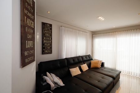 Casa de condomínio à venda com 450m², 4 quartos e 6 vagas Casa de condomínio à venda com 450m², 4 quartos e 6 vagasSala de TV