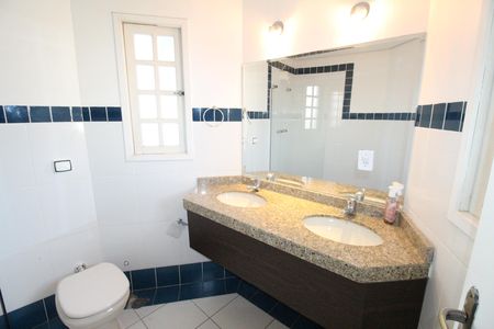 Casa para alugar com 427m², 5 quartos e 2 vagasBanheiro da Suíte 1