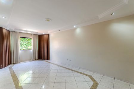 Casa à venda com 220m², 4 quartos e 3 vagas Casa à venda com 220m², 4 quartos e 3 vagasSala