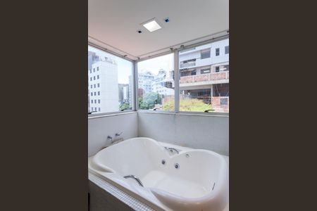 Apartamento à venda com 308m², 5 quartos e 4 vagasBanheiro da Suíte