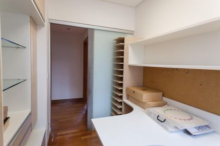 Apartamento à venda com 308m², 5 quartos e 4 vagasQuarto 3