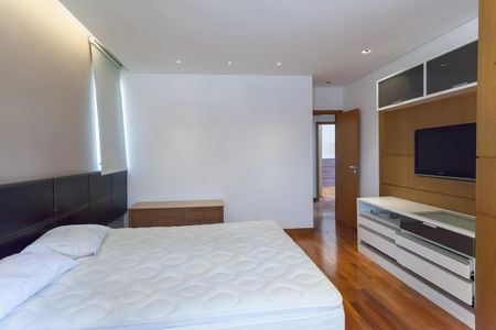 Apartamento à venda com 308m², 5 quartos e 4 vagasSuíte