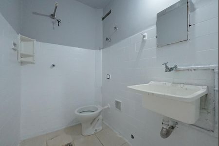 Banheiro de kitnet/studio para alugar com 1 quarto, 40m² em Aclimação, São Paulo