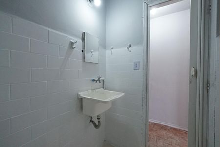 Banheiro de kitnet/studio para alugar com 1 quarto, 40m² em Aclimação, São Paulo