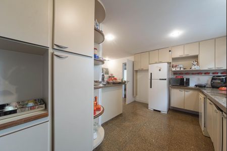 Apartamento à venda com 314m², 5 quartos e 4 vagas Apartamento à venda com 314m², 5 quartos e 4 vagasCozinha