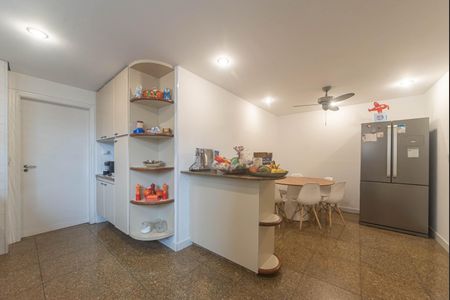 Apartamento à venda com 314m², 5 quartos e 4 vagas Apartamento à venda com 314m², 5 quartos e 4 vagasCozinha