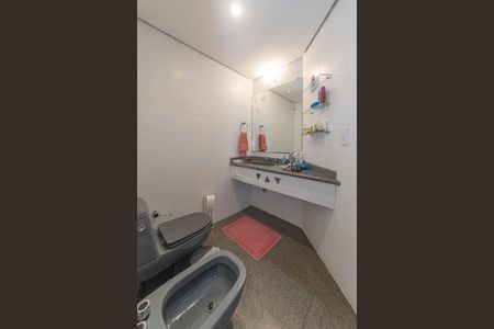 Apartamento à venda com 314m², 5 quartos e 4 vagas Apartamento à venda com 314m², 5 quartos e 4 vagasBanheiro da Suíte 4