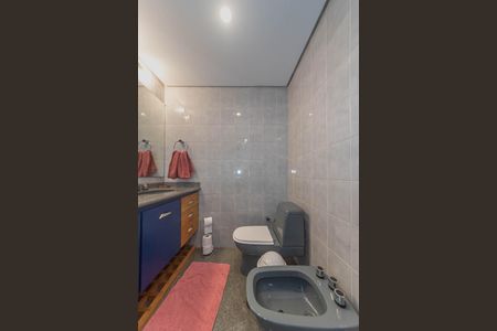 Apartamento à venda com 314m², 5 quartos e 4 vagas Apartamento à venda com 314m², 5 quartos e 4 vagasBanheiro da Suíte 2