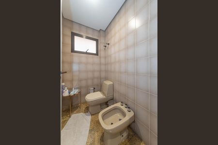 Apartamento à venda com 314m², 5 quartos e 4 vagas Apartamento à venda com 314m², 5 quartos e 4 vagasBanheiro da Suíte 1