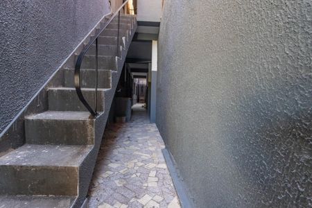 Entrada  de casa para alugar com 1 quarto, 50m² em Canhema, Diadema