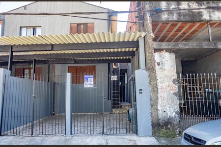 Fachada + placa  de casa para alugar com 1 quarto, 50m² em Canhema, Diadema