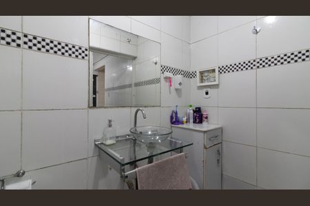 Casa à venda com 90m², 2 quartos e 2 vagasBanheiro