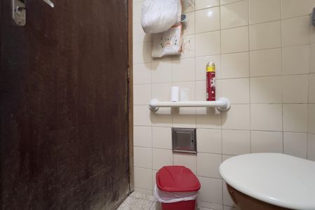 Casa à venda com 100m², 2 quartos e 2 vagasBanheiro 1