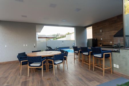 Casa de condomínio à venda com 252m², 4 quartos e 4 vagasÁrea externa