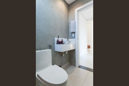 Casa de condomínio à venda com 252m², 4 quartos e 4 vagasBanheiro Social