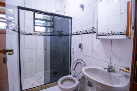 Casa à venda com 200m², 3 quartos e 3 vagas Casa à venda com 200m², 3 quartos e 3 vagasBanheiro Social