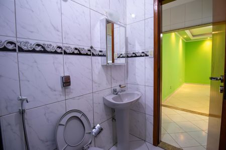 Casa à venda com 200m², 3 quartos e 3 vagas Casa à venda com 200m², 3 quartos e 3 vagasBanheiro Social