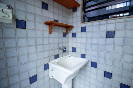 Casa à venda com 200m², 3 quartos e 3 vagas Casa à venda com 200m², 3 quartos e 3 vagasCozinha e Área de Serviço