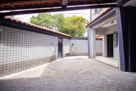 Casa à venda com 200m², 3 quartos e 3 vagas Casa à venda com 200m², 3 quartos e 3 vagasGaragem