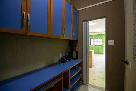 Casa à venda com 200m², 3 quartos e 3 vagas Casa à venda com 200m², 3 quartos e 3 vagasEscritório