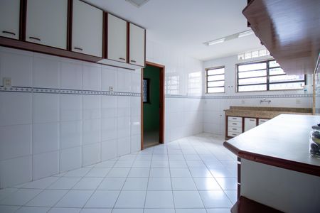 Casa à venda com 200m², 3 quartos e 3 vagas Casa à venda com 200m², 3 quartos e 3 vagasCozinha e Área de Serviço