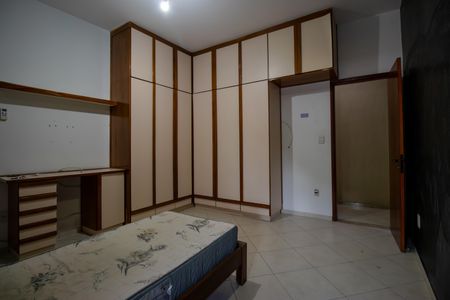 Casa à venda com 200m², 3 quartos e 3 vagas Casa à venda com 200m², 3 quartos e 3 vagasSuíte 2