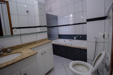 Casa à venda com 200m², 3 quartos e 3 vagas Casa à venda com 200m², 3 quartos e 3 vagasBanheiro da Suíte 1