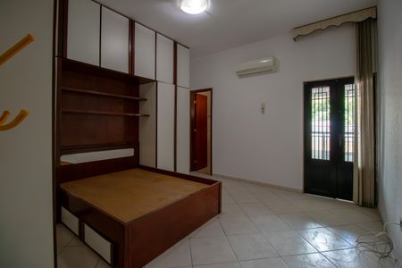 Casa à venda com 200m², 3 quartos e 3 vagas Casa à venda com 200m², 3 quartos e 3 vagasSuíte 3