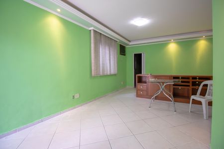 Casa à venda com 200m², 3 quartos e 3 vagas Casa à venda com 200m², 3 quartos e 3 vagasSala