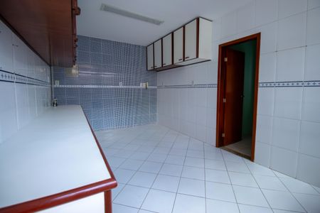 Casa à venda com 200m², 3 quartos e 3 vagas Casa à venda com 200m², 3 quartos e 3 vagasCozinha e Área de Serviço