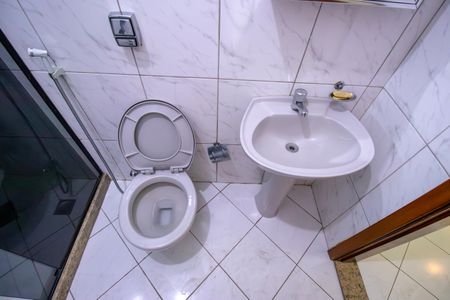 Casa à venda com 200m², 3 quartos e 3 vagas Casa à venda com 200m², 3 quartos e 3 vagasBanheiro Social