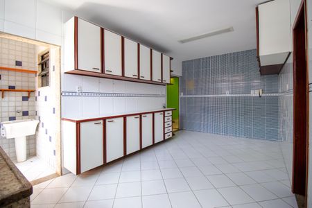 Casa à venda com 200m², 3 quartos e 3 vagas Casa à venda com 200m², 3 quartos e 3 vagasCozinha e Área de Serviço