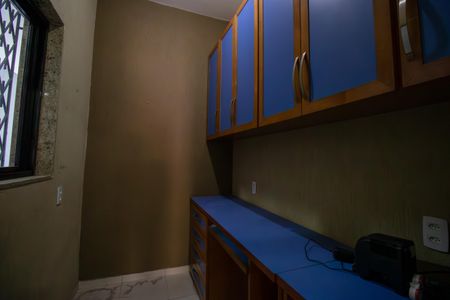 Casa à venda com 200m², 3 quartos e 3 vagas Casa à venda com 200m², 3 quartos e 3 vagasEscritório