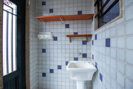 Casa à venda com 200m², 3 quartos e 3 vagas Casa à venda com 200m², 3 quartos e 3 vagasCozinha e Área de Serviço