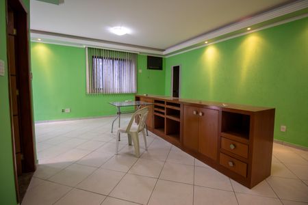 Casa à venda com 200m², 3 quartos e 3 vagas Casa à venda com 200m², 3 quartos e 3 vagasSala